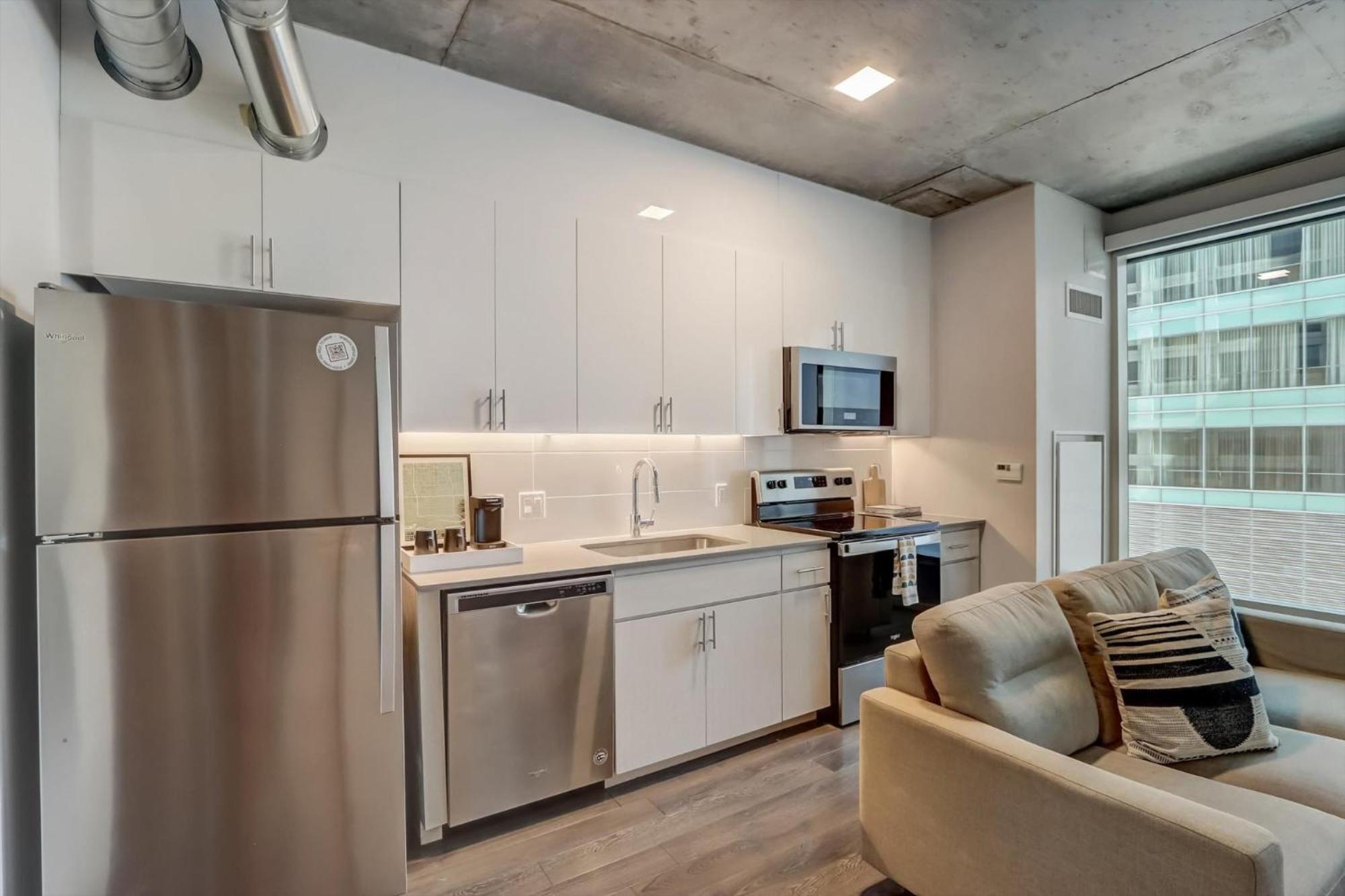Modern Downtown Apartments At Kenect Phoenix Aparthotel *
