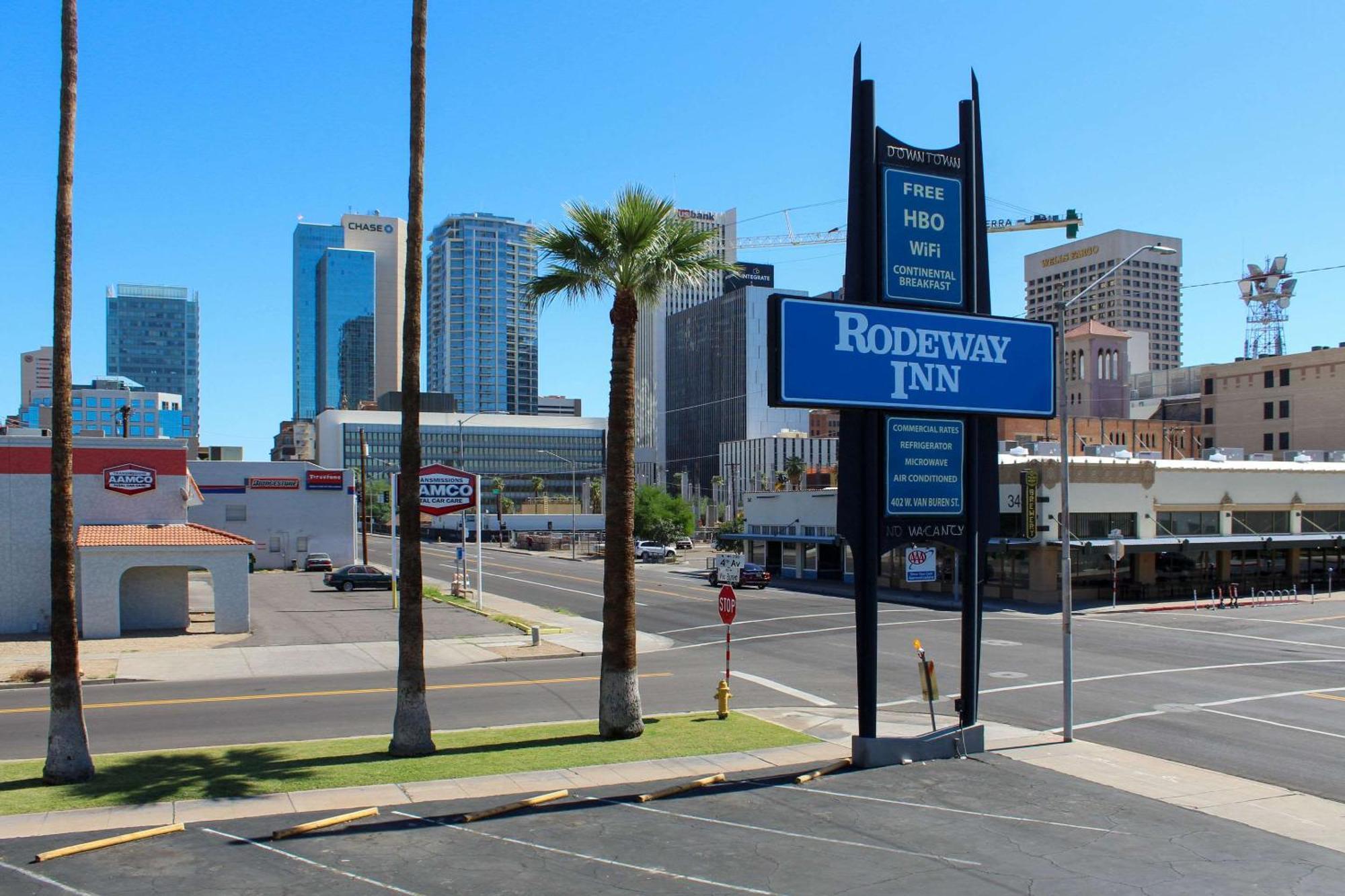 Central Phoenix Hotel 2*