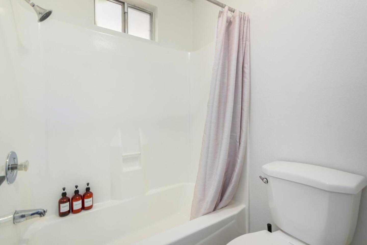 Cozy Studiopoolkingbedbalconygym Apartment