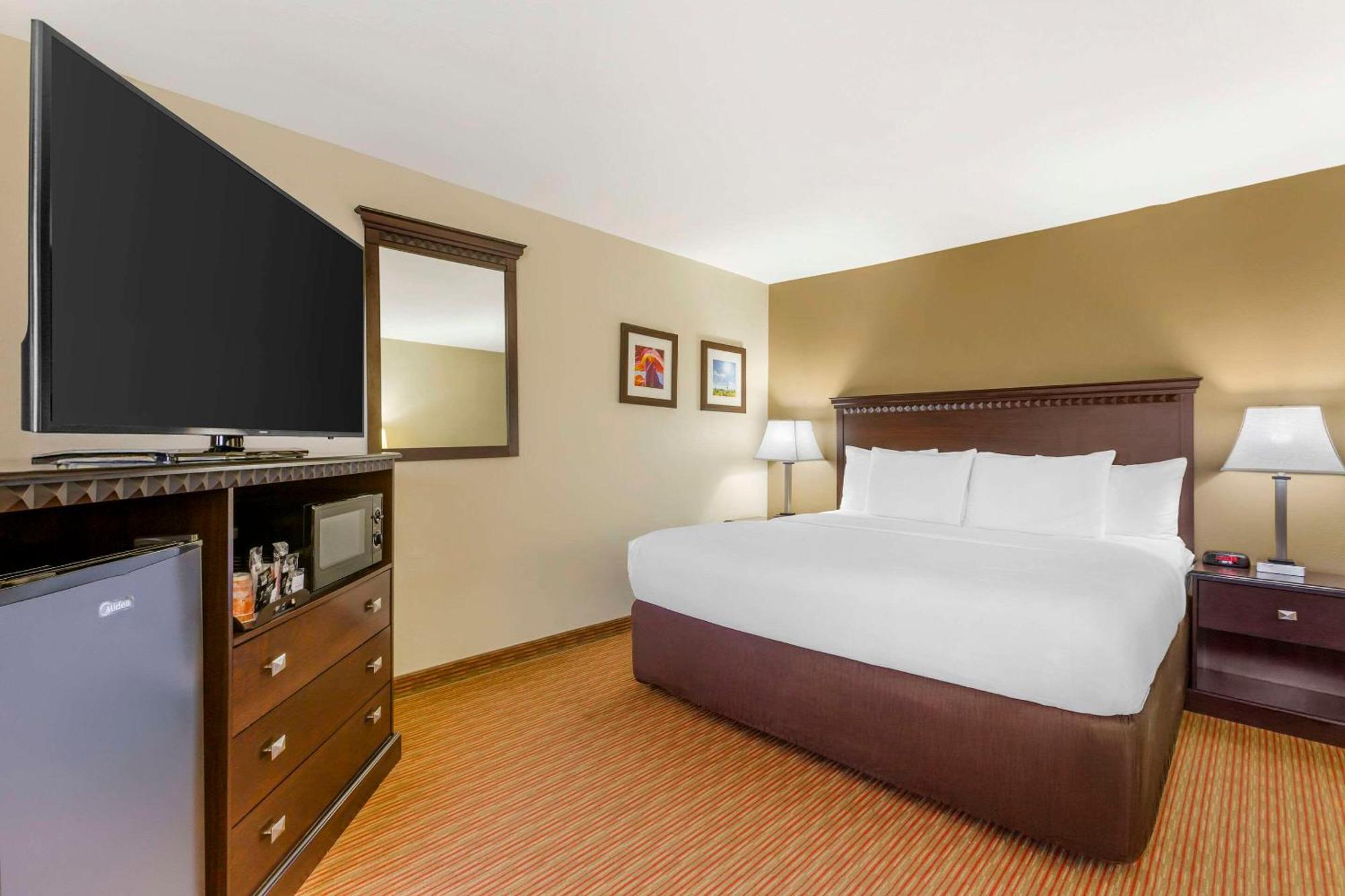 Comfort West At 27th Ave And I-i0 Hotel