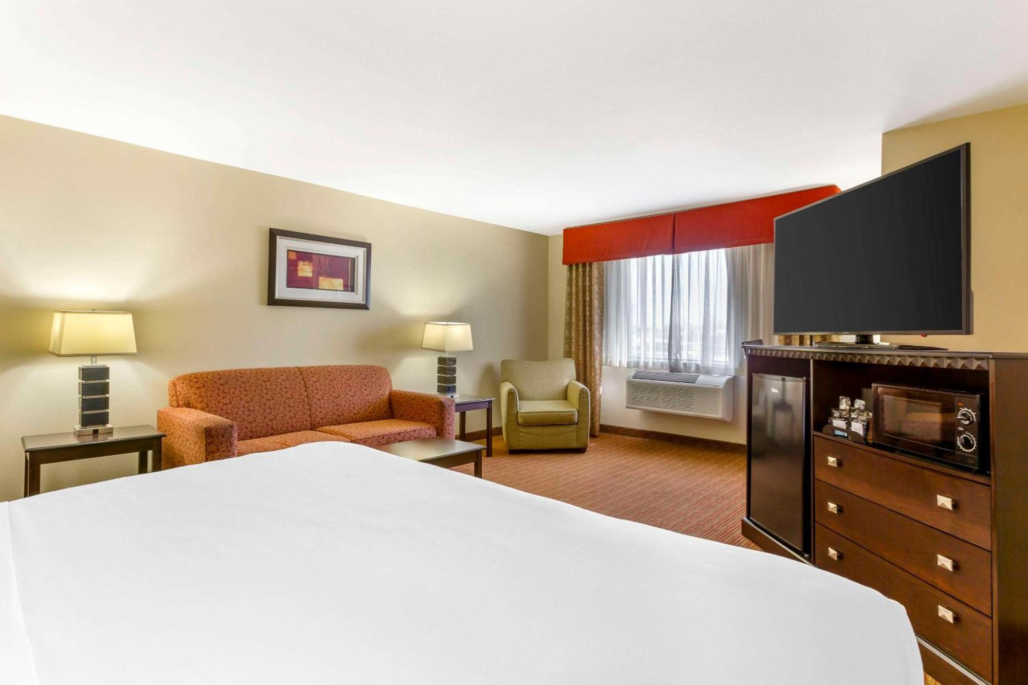Comfort West At 27th Ave And I-i0 Hotel 2*