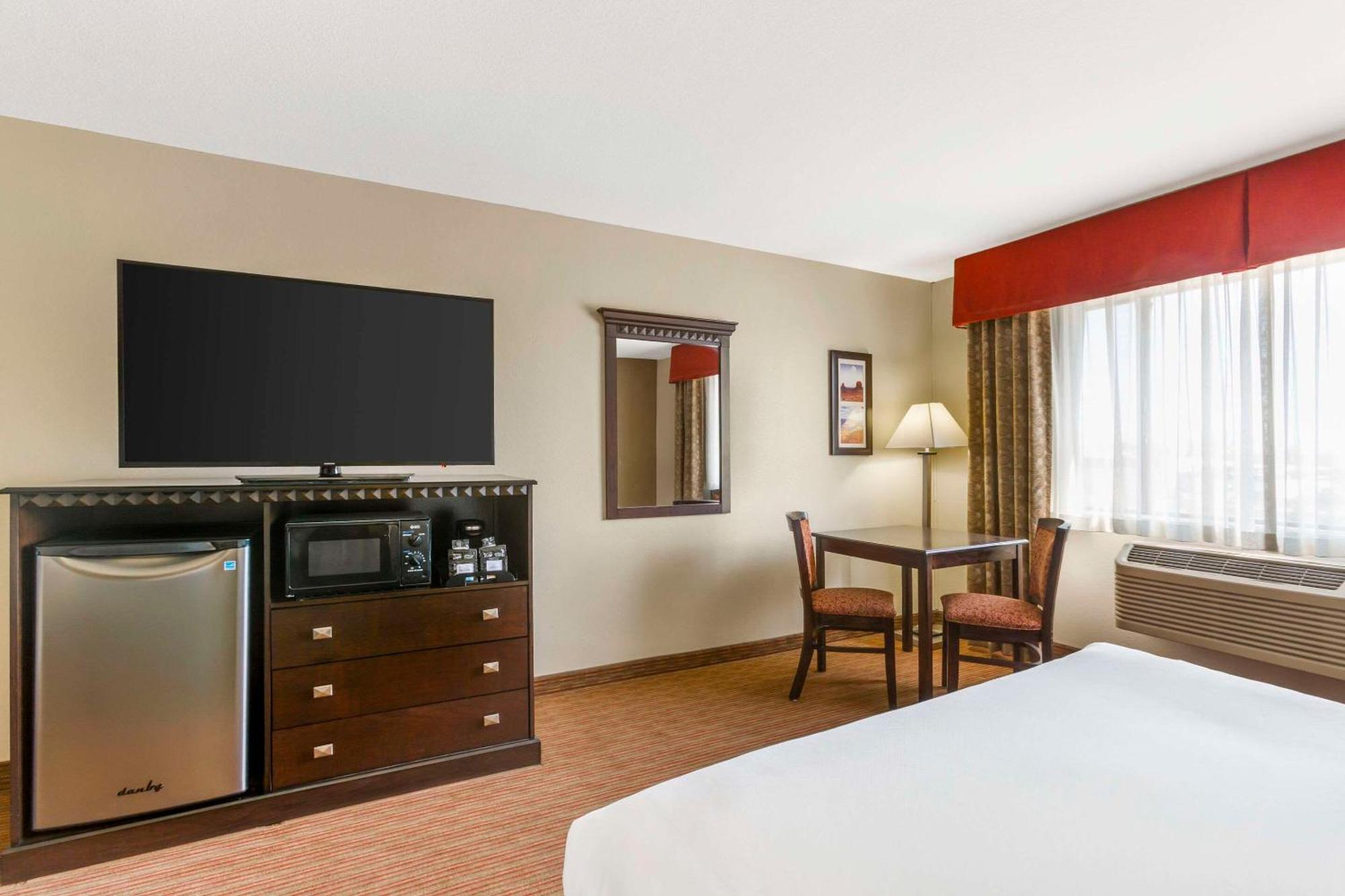 Hotel Comfort West At 27th Ave And I-i0 Phoenix
