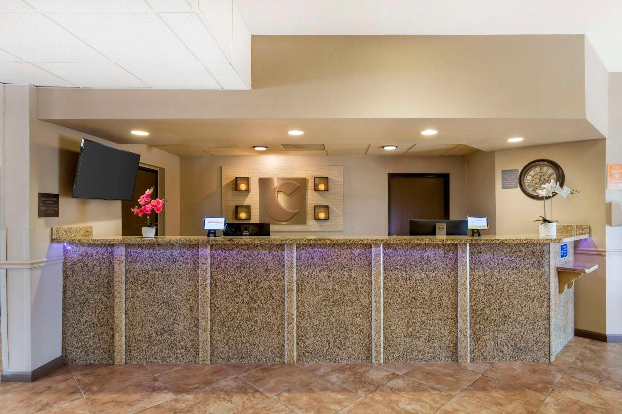 Comfort West At 27th Ave And I-i0 Hotel 2*