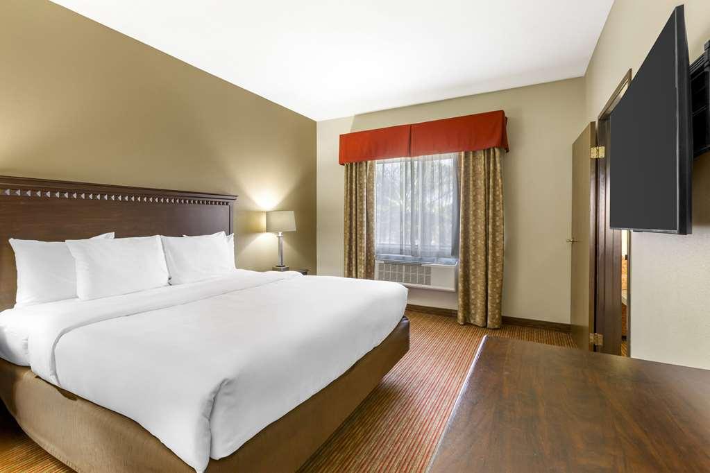 Comfort West At 27th Ave And I-i0 Hotel 2*