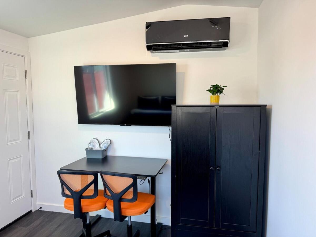 Your Downtown Cozy With Backyard Unit C *