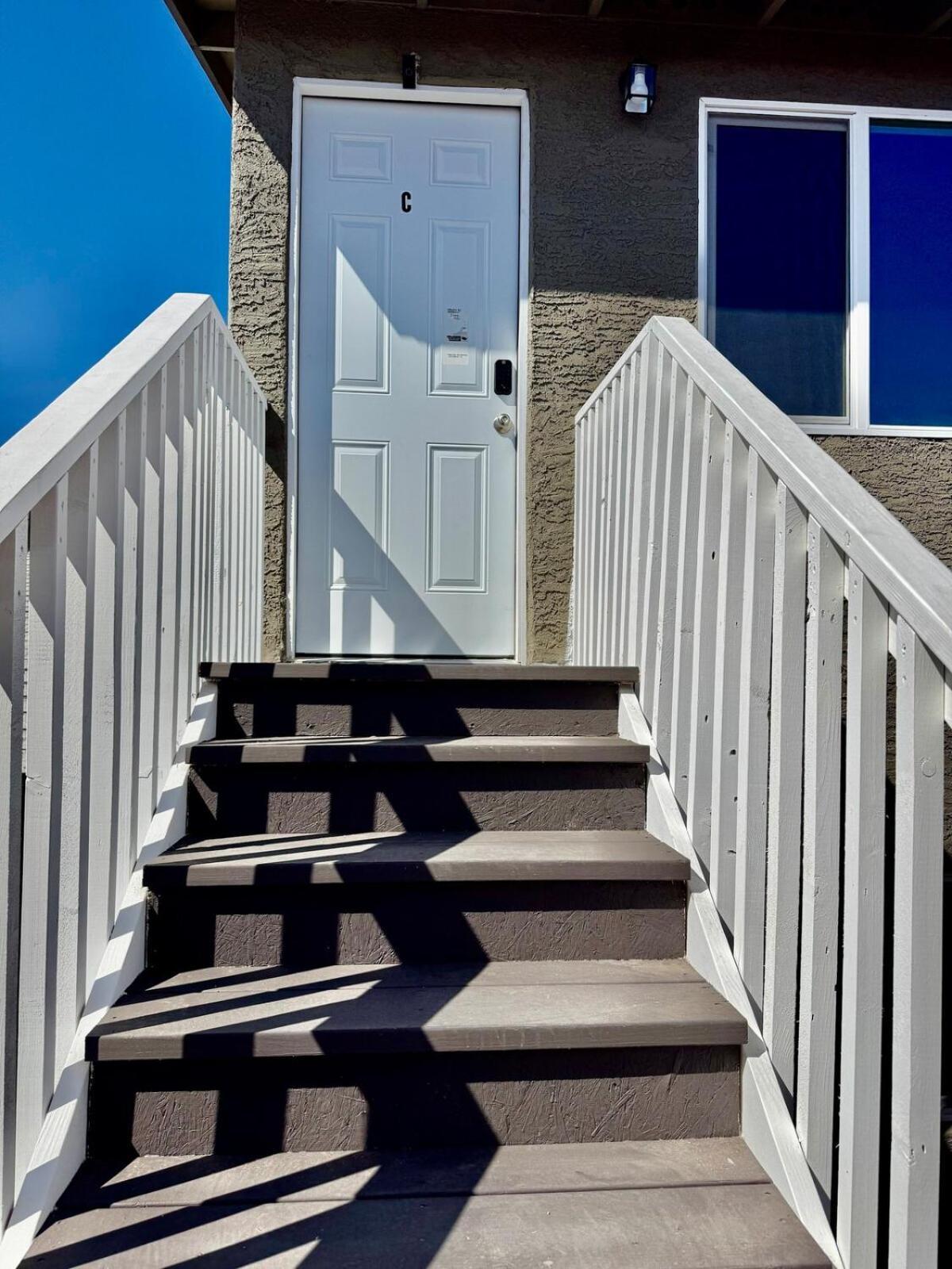 Your Downtown Cozy With Backyard Unit C Apartment