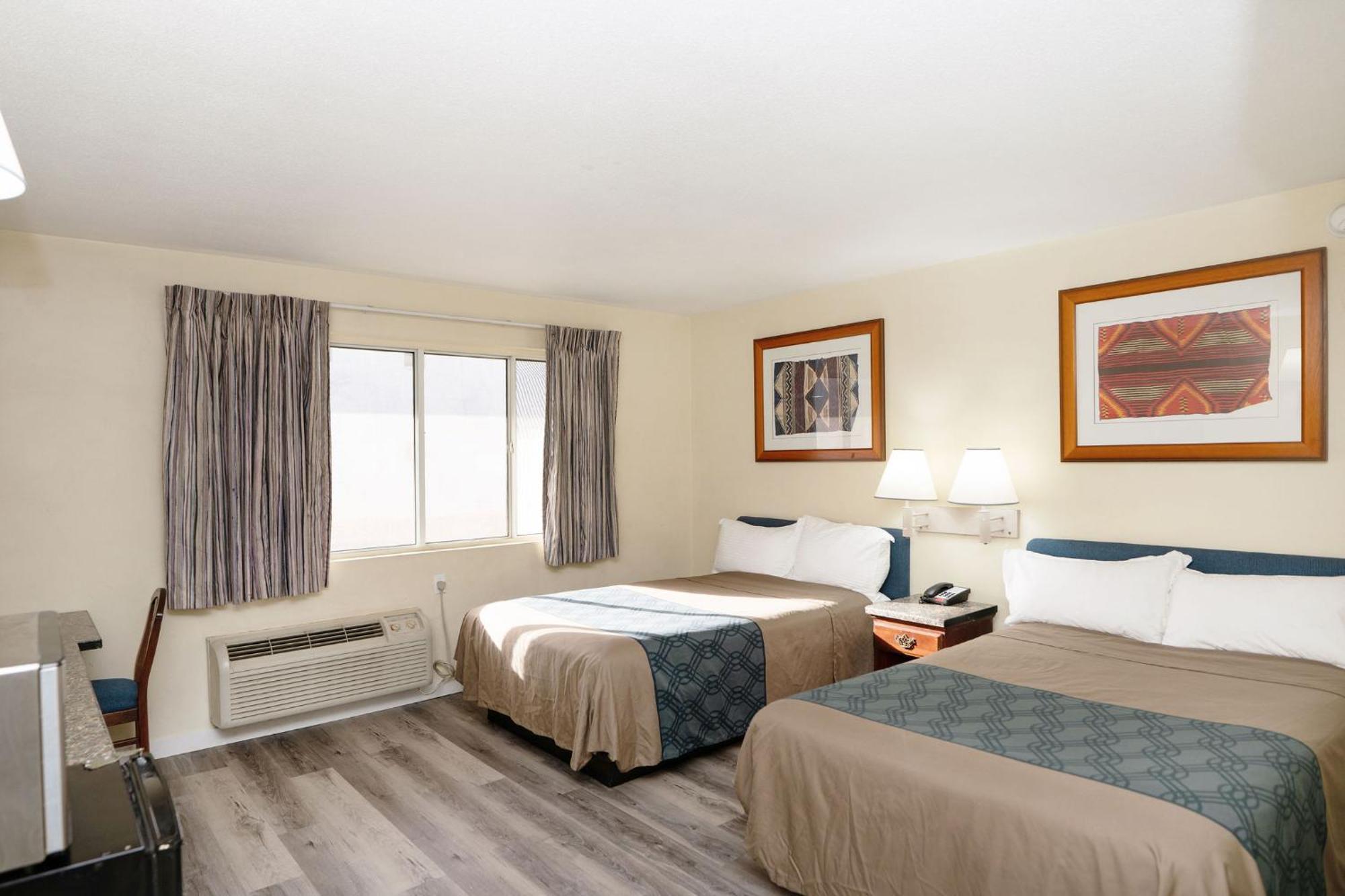 Central Phoenix Hotel Hotel 2*
