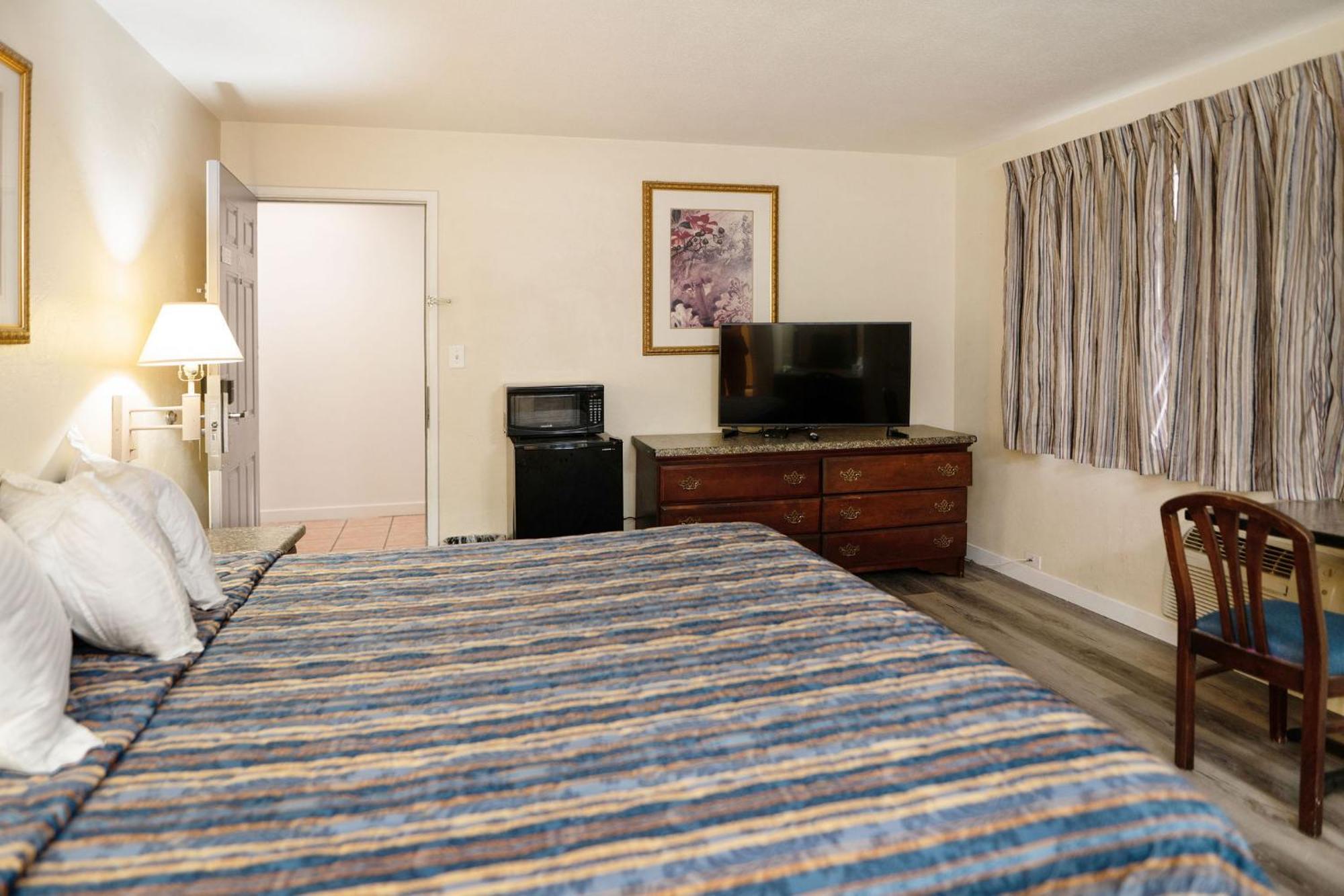 Central Phoenix Hotel