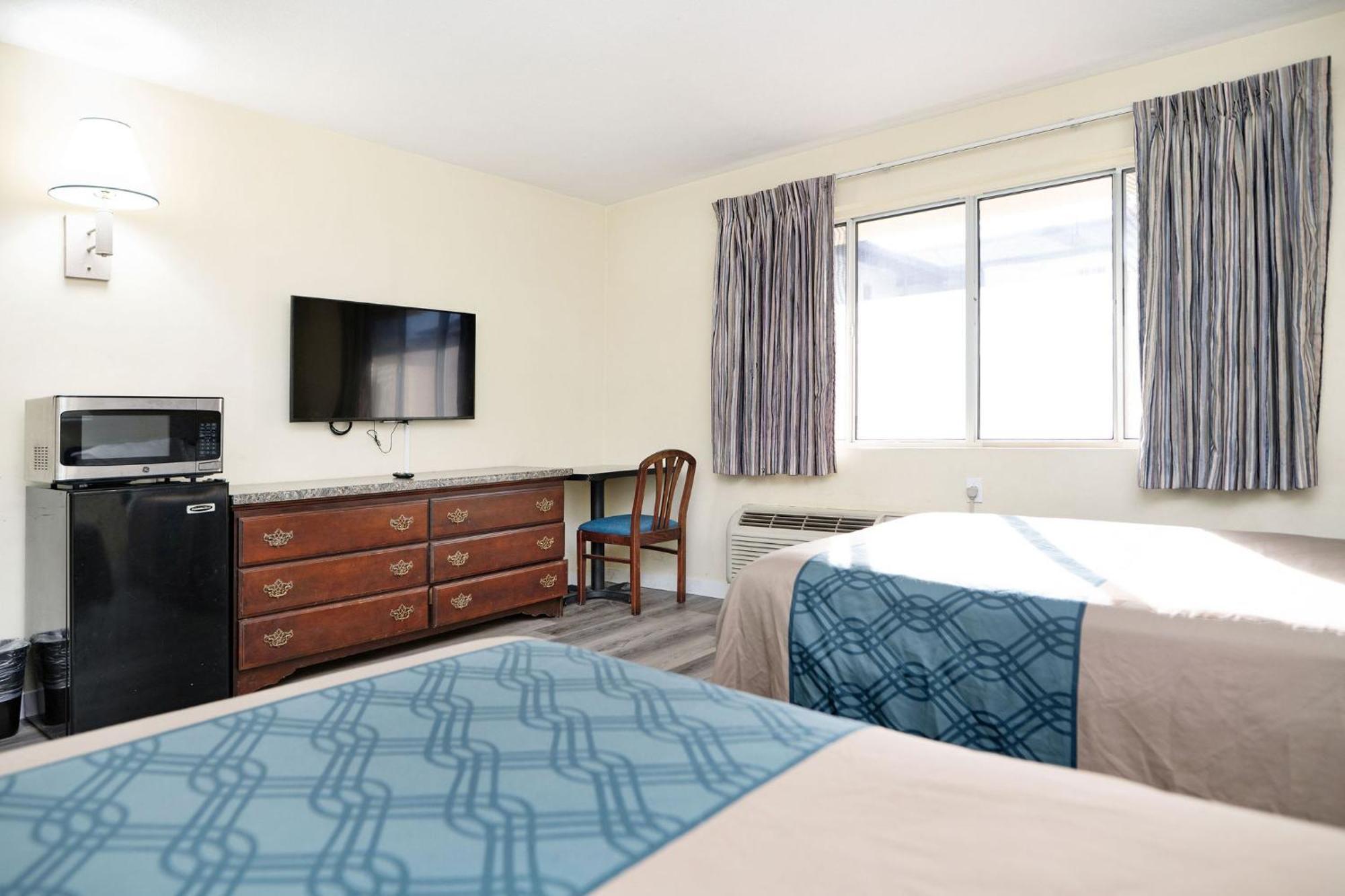 Central Phoenix Hotel 2*