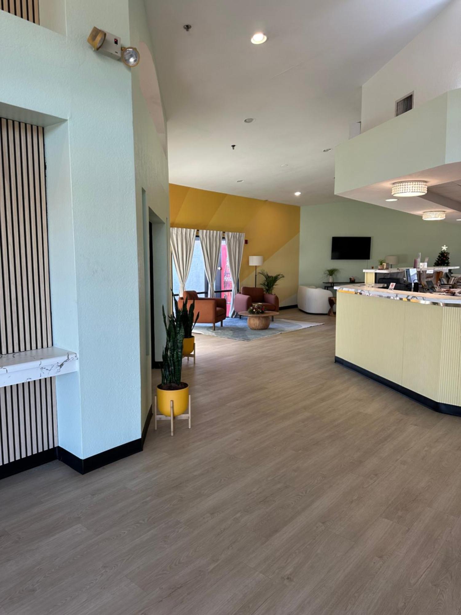 Rising Hotel 2*