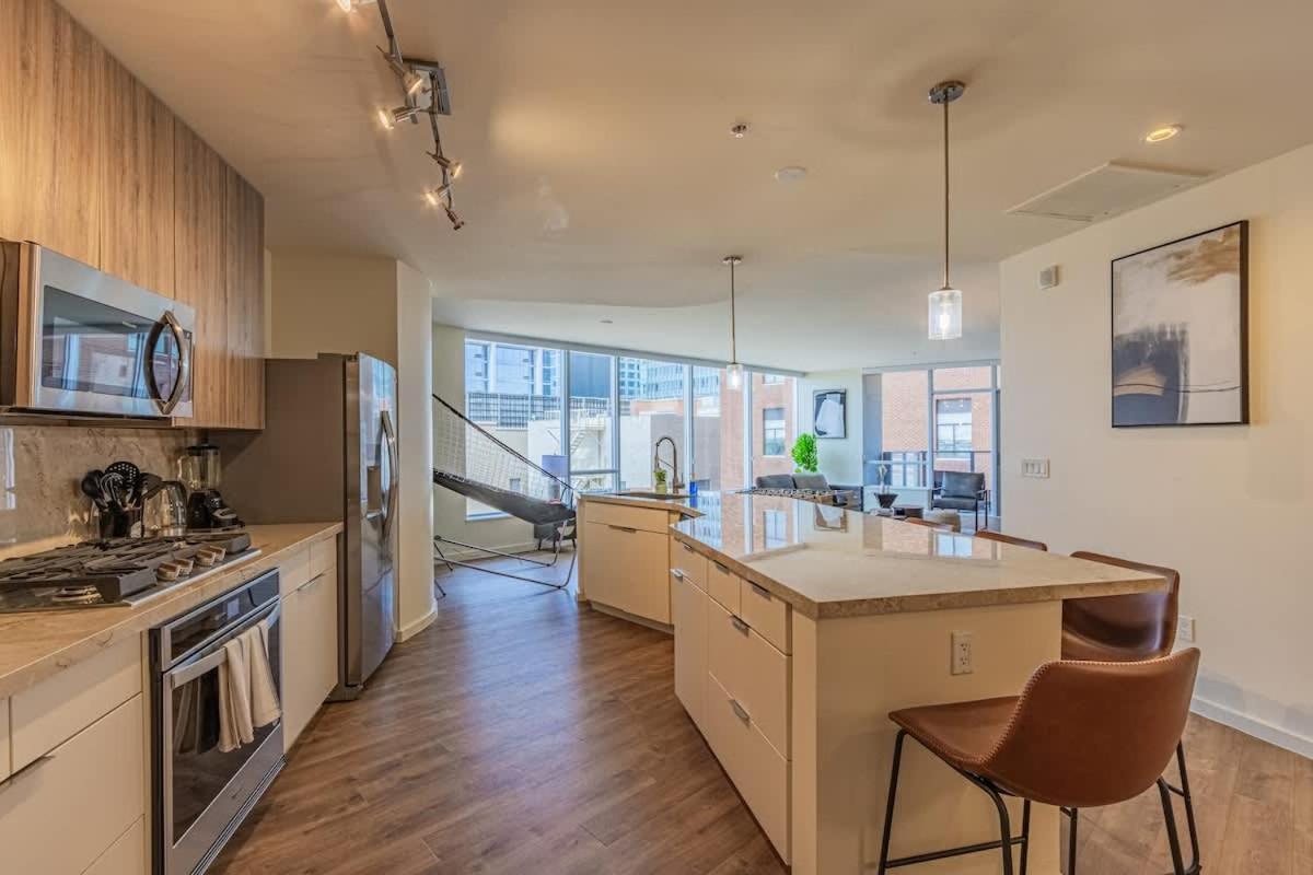Sky Terrace Dt Highrise, Gym, Pool, Parking, W-d,golf Apartment *