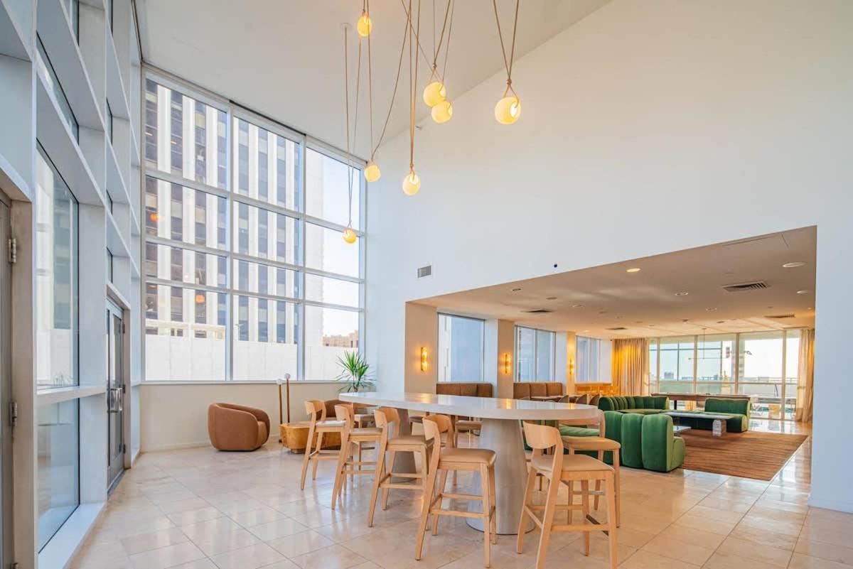 Apartment Sky Terrace Dt Highrise, Gym, Pool, Parking, W-d,golf *