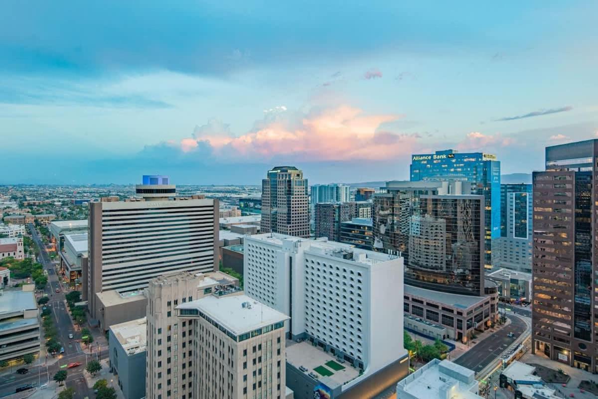 Apartment Sky Terrace Dt Highrise, Gym, Pool, Parking, W-d,golf Phoenix