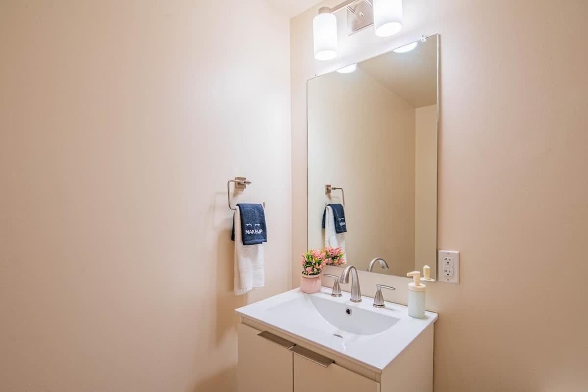 Apartment Sky Terrace Dt Highrise, Gym, Pool, Parking, W-d,golf