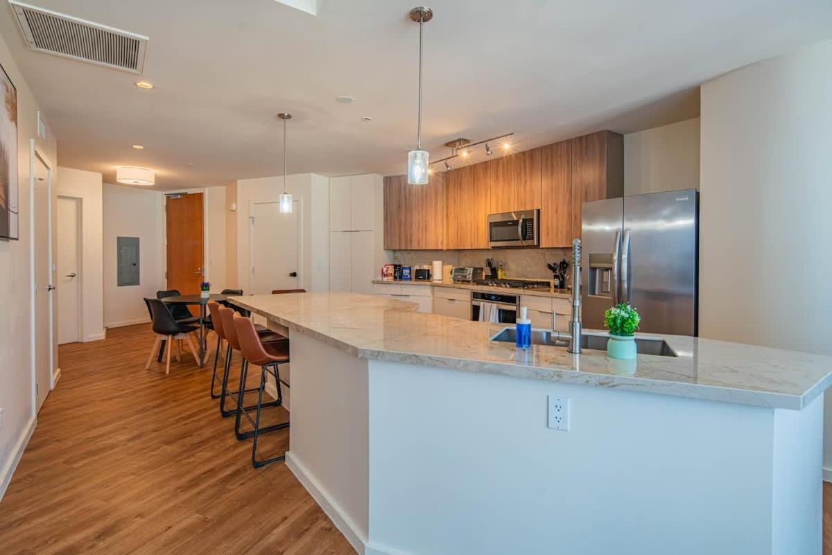 Sky Terrace Dt Highrise, Gym, Pool, Parking, W-d,golf * Phoenix