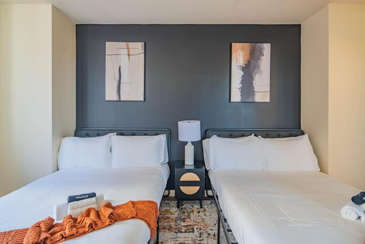Apartment Sky Terrace Dt Highrise, Gym, Pool, Parking, W-d,golf Phoenix