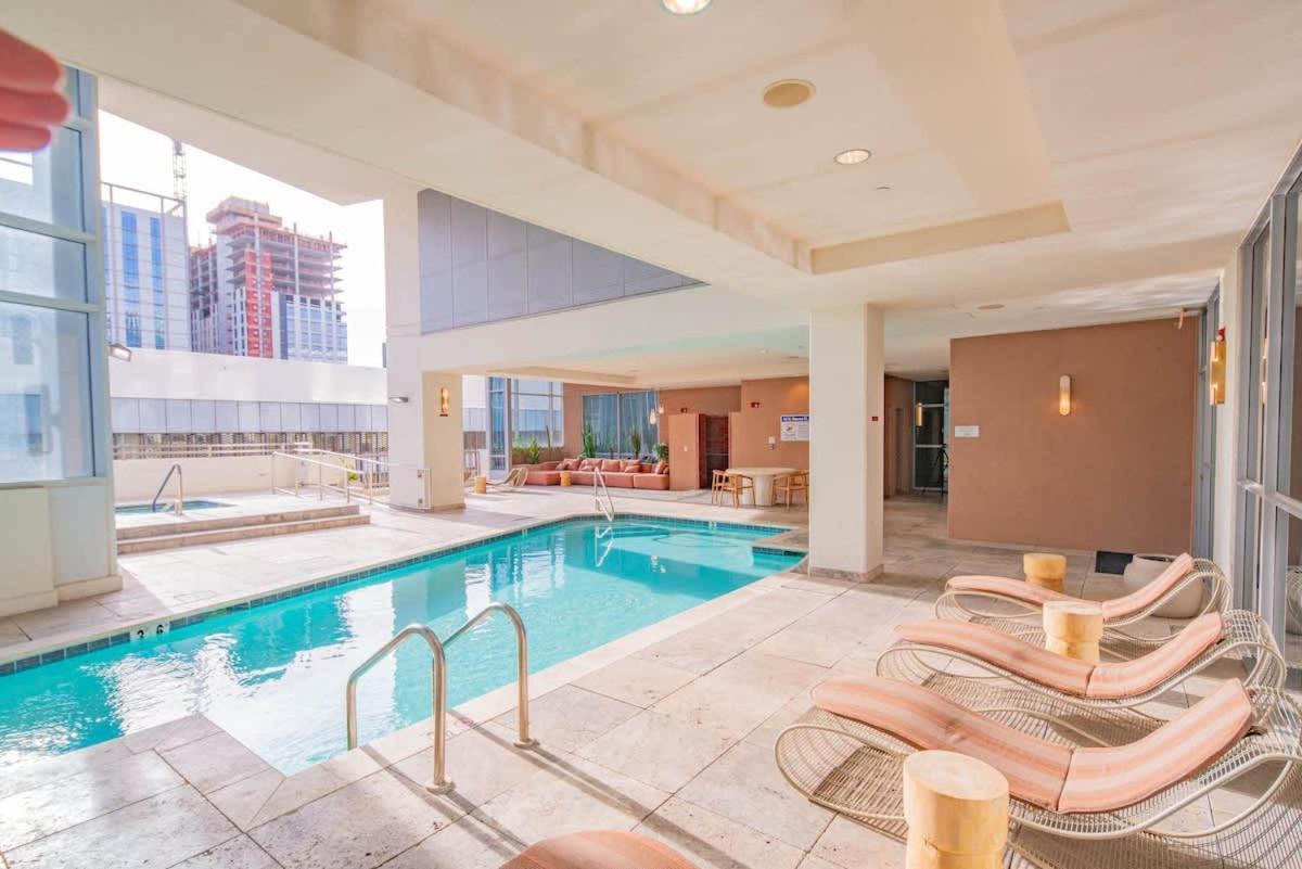 Sky Terrace Dt Highrise, Gym, Pool, Parking, W-d,golf Apartment