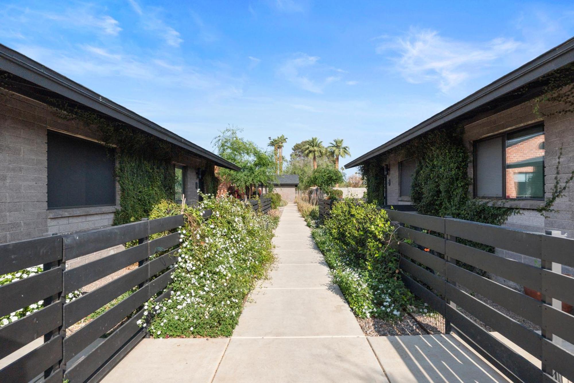 Biltmore 2br #2 - Workspace, Free Parking, Laundry, Patio! Phoenix