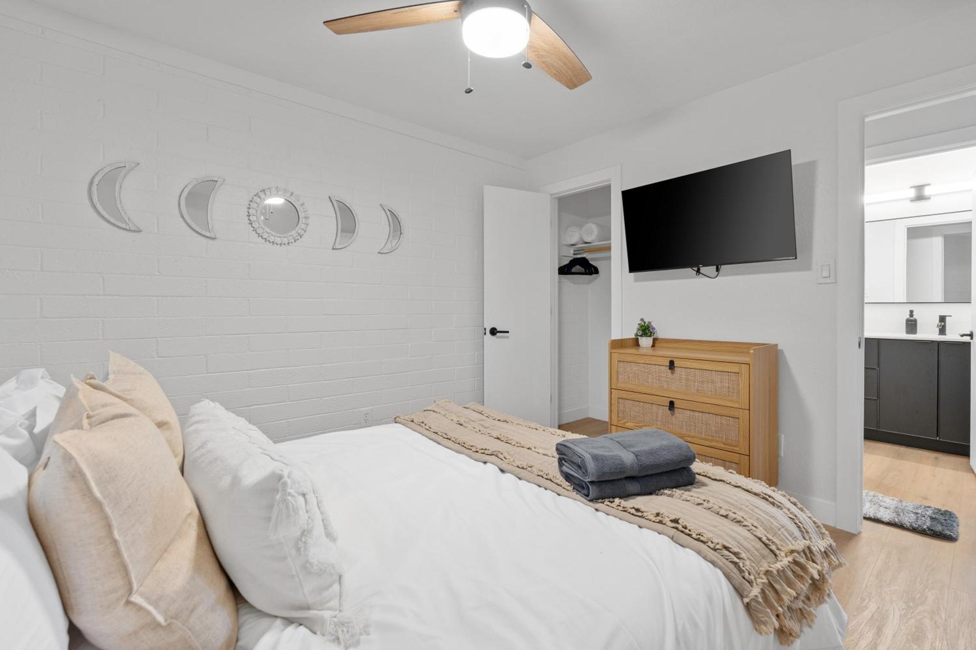Apartamento Biltmore 2br #2 - Workspace, Free Parking, Laundry, Patio!