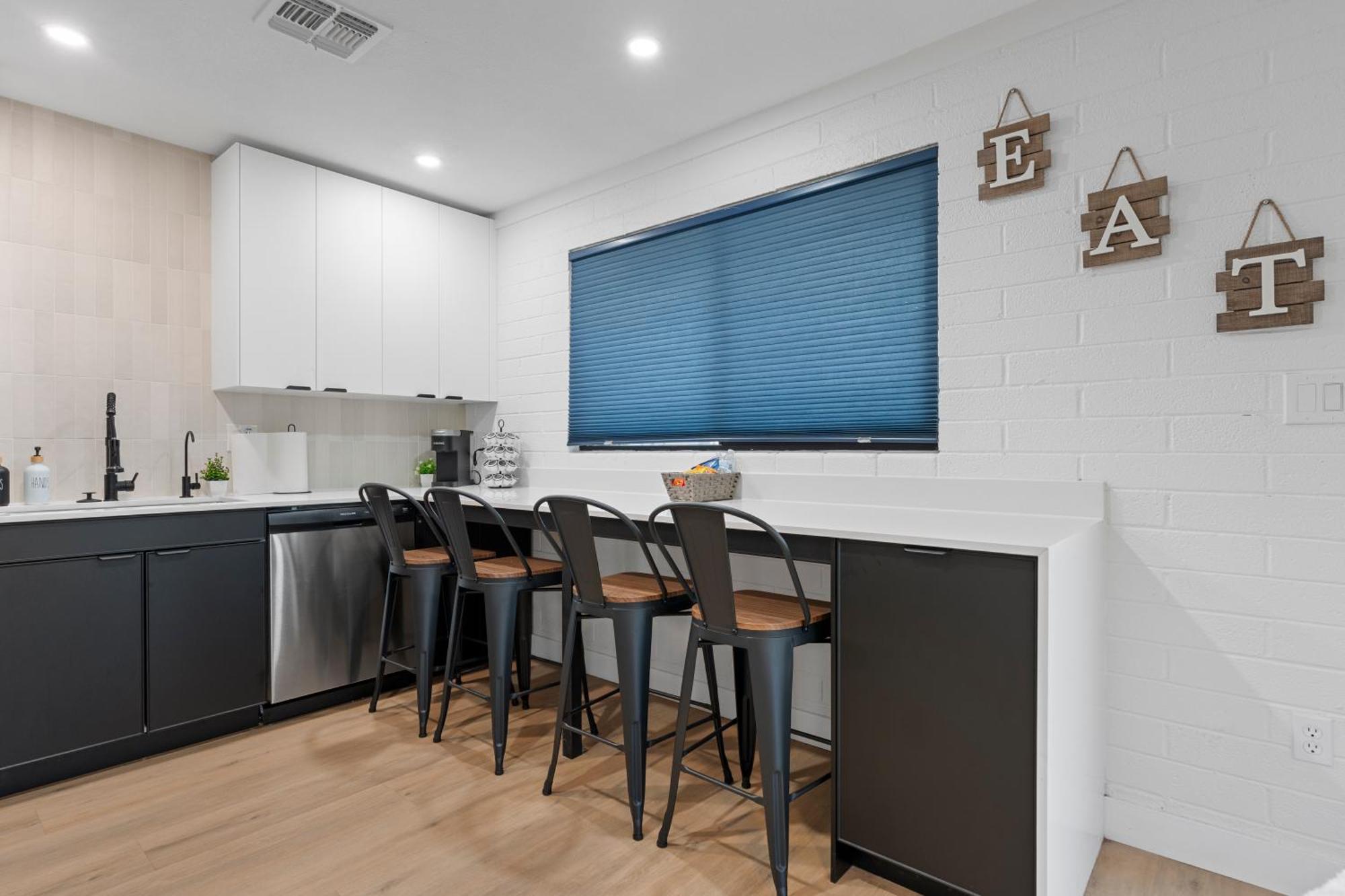 Apartamento Biltmore 2br #2 - Workspace, Free Parking, Laundry, Patio! *