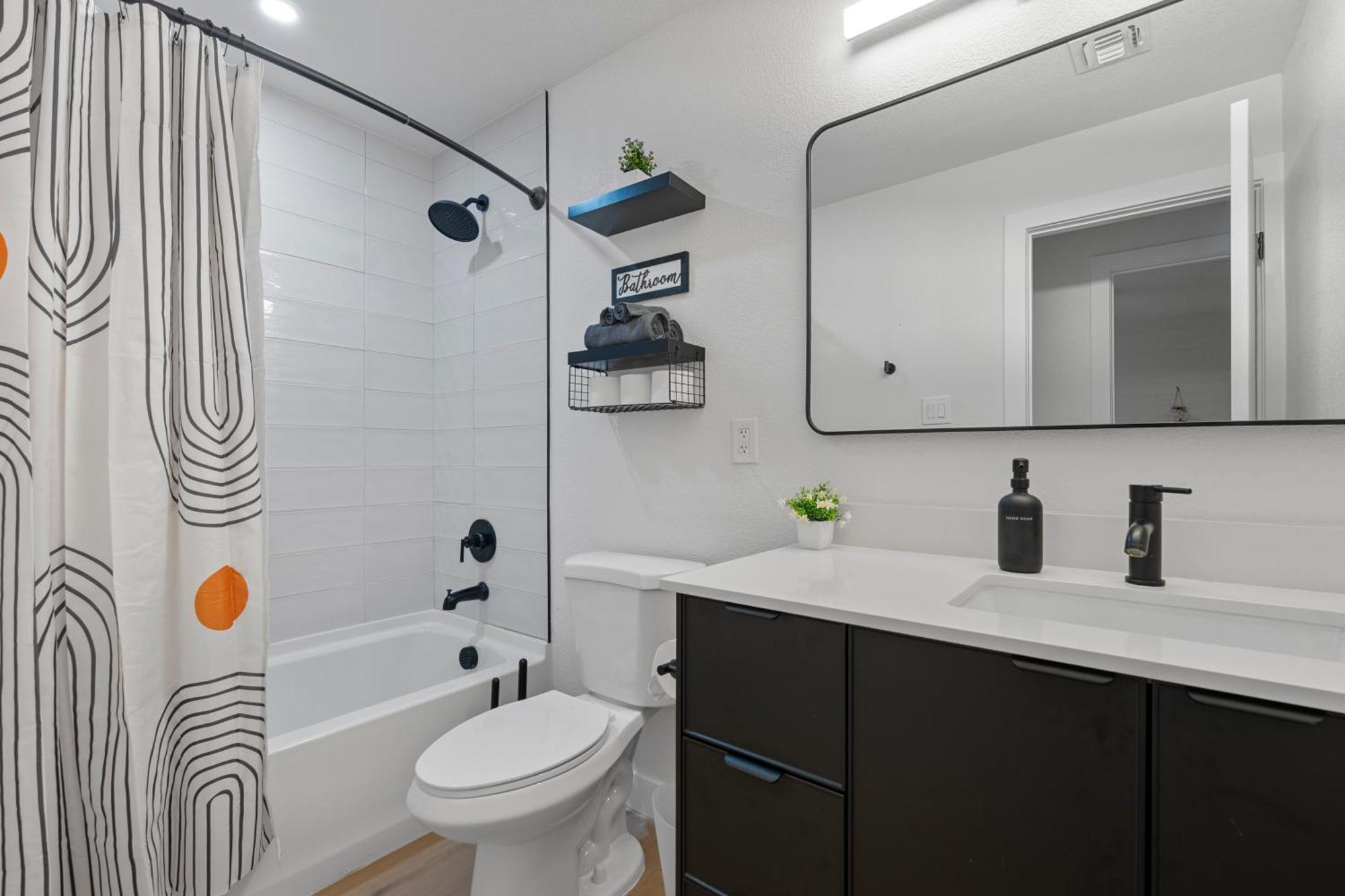 Biltmore 2br #2 - Workspace, Free Parking, Laundry, Patio! * Phoenix