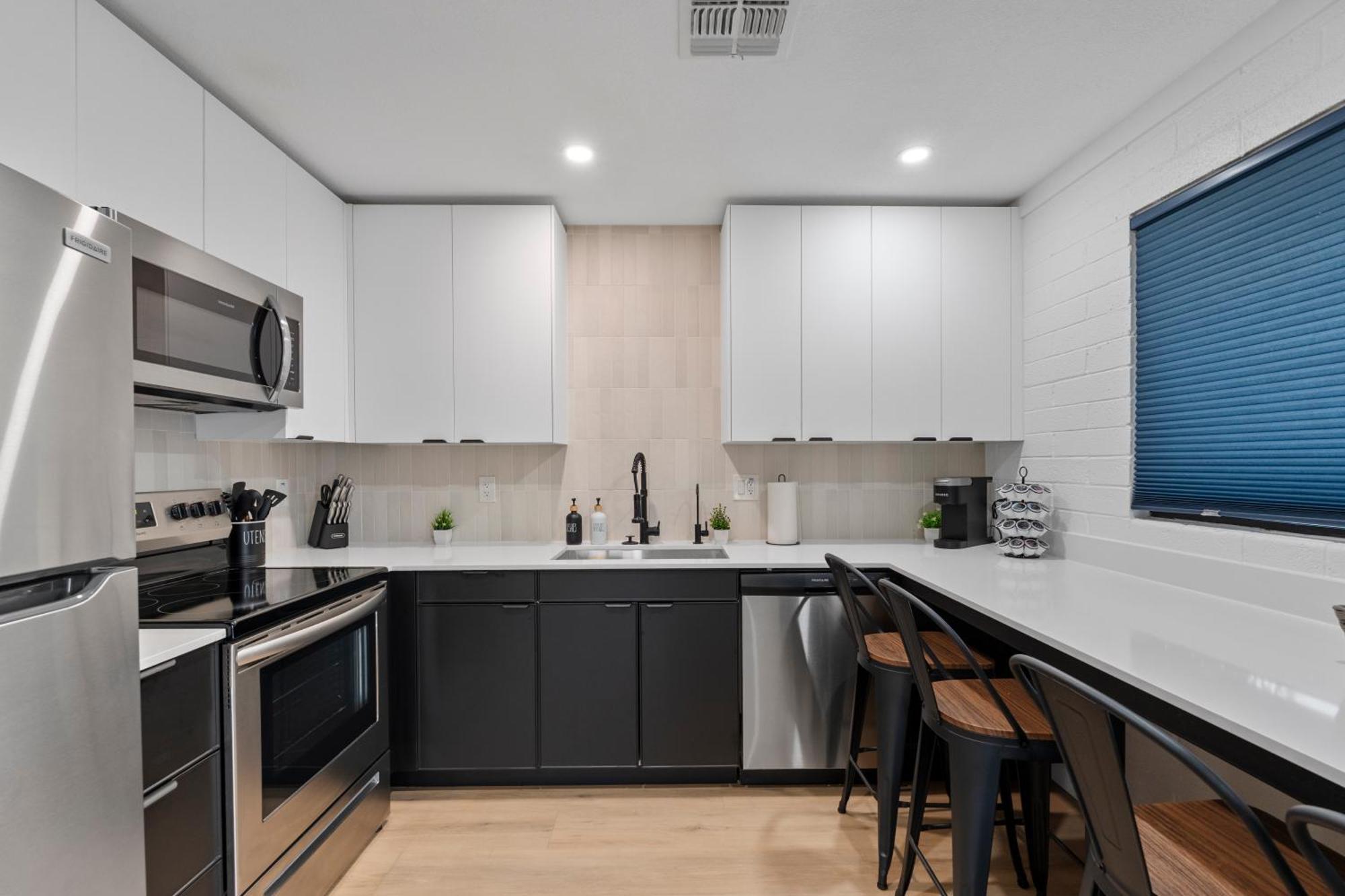 Biltmore 2br #2 - Workspace, Free Parking, Laundry, Patio! Apartamento