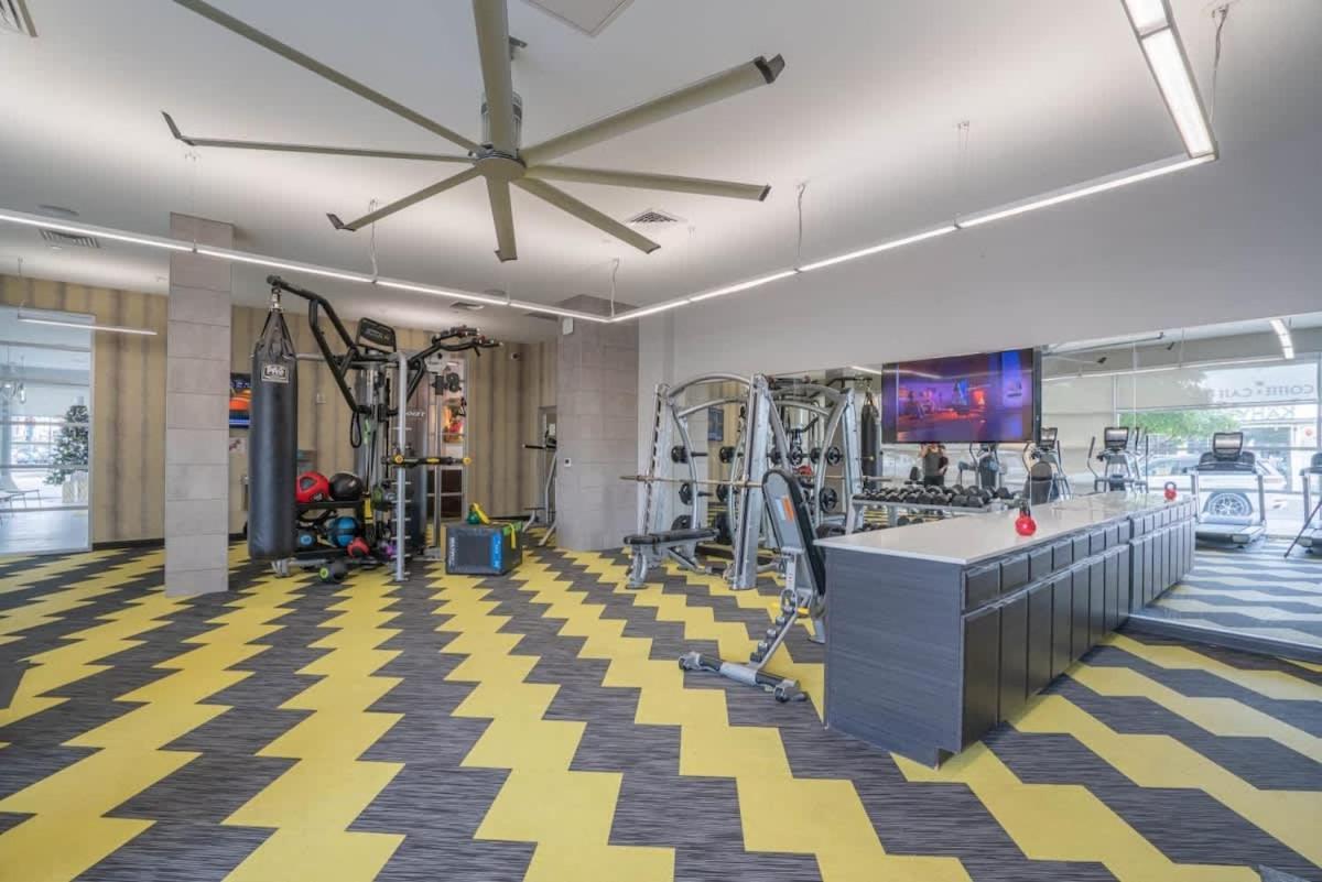 Comfy 2bd Dt - Balcony, Gym, W-d, Parking - Sleeps 8 Apartamento Phoenix