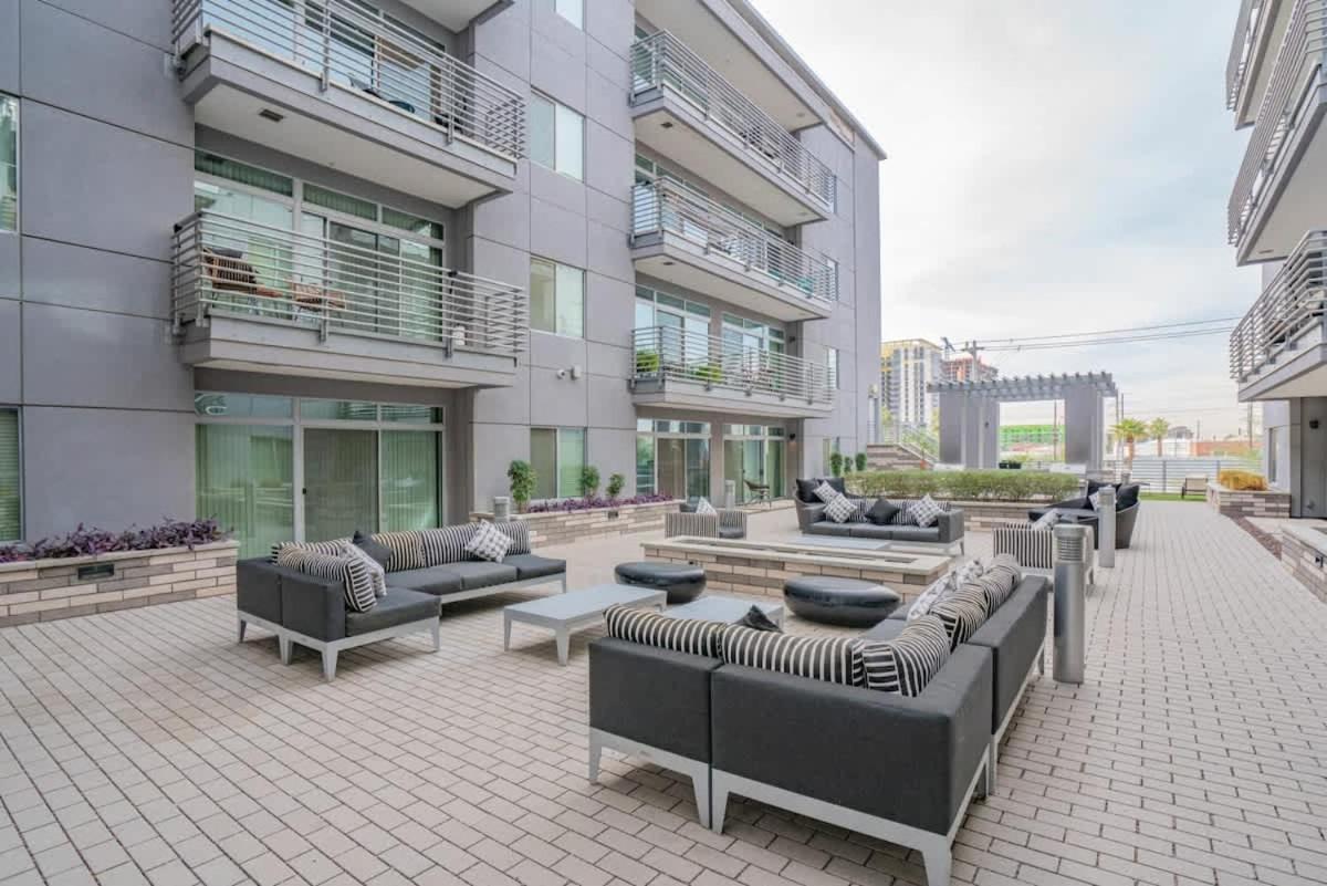Apartamento Comfy 2bd Dt - Balcony, Gym, W-d, Parking - Sleeps 8