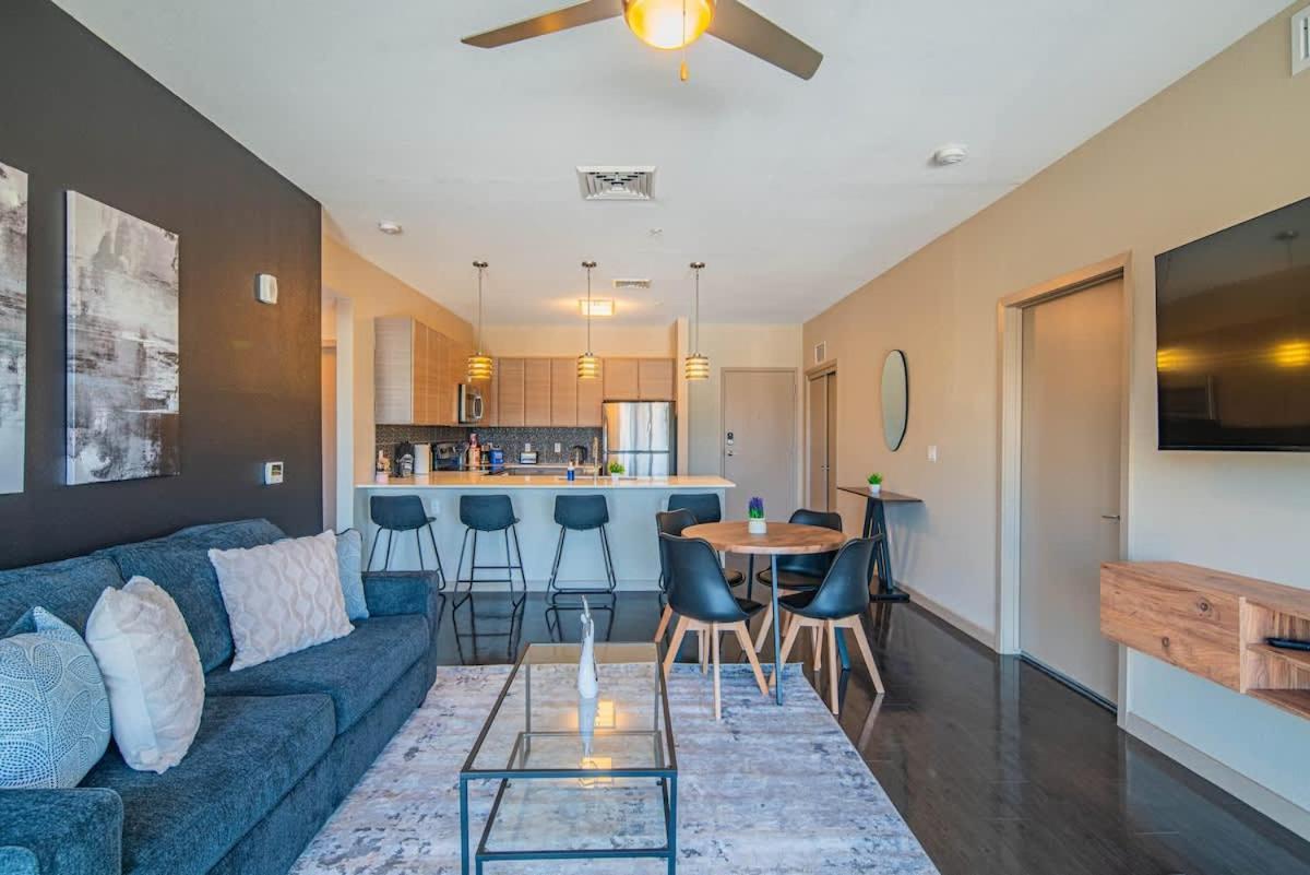 Apartamento Comfy 2bd Dt - Balcony, Gym, W-d, Parking - Sleeps 8 Phoenix