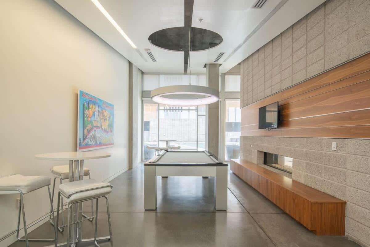 Stylish 1bd - Downtown - Gym, Pool, Parking