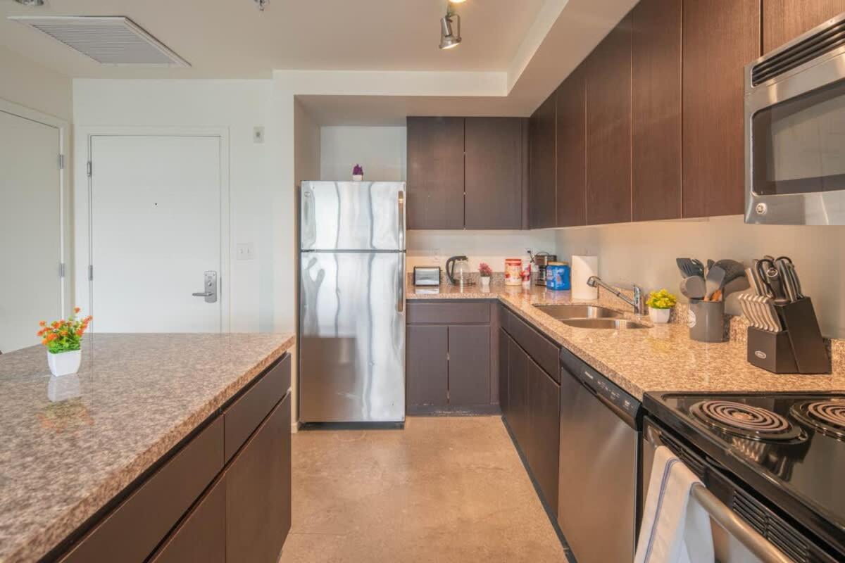Stylish 1bd - Downtown - Gym, Pool, Parking