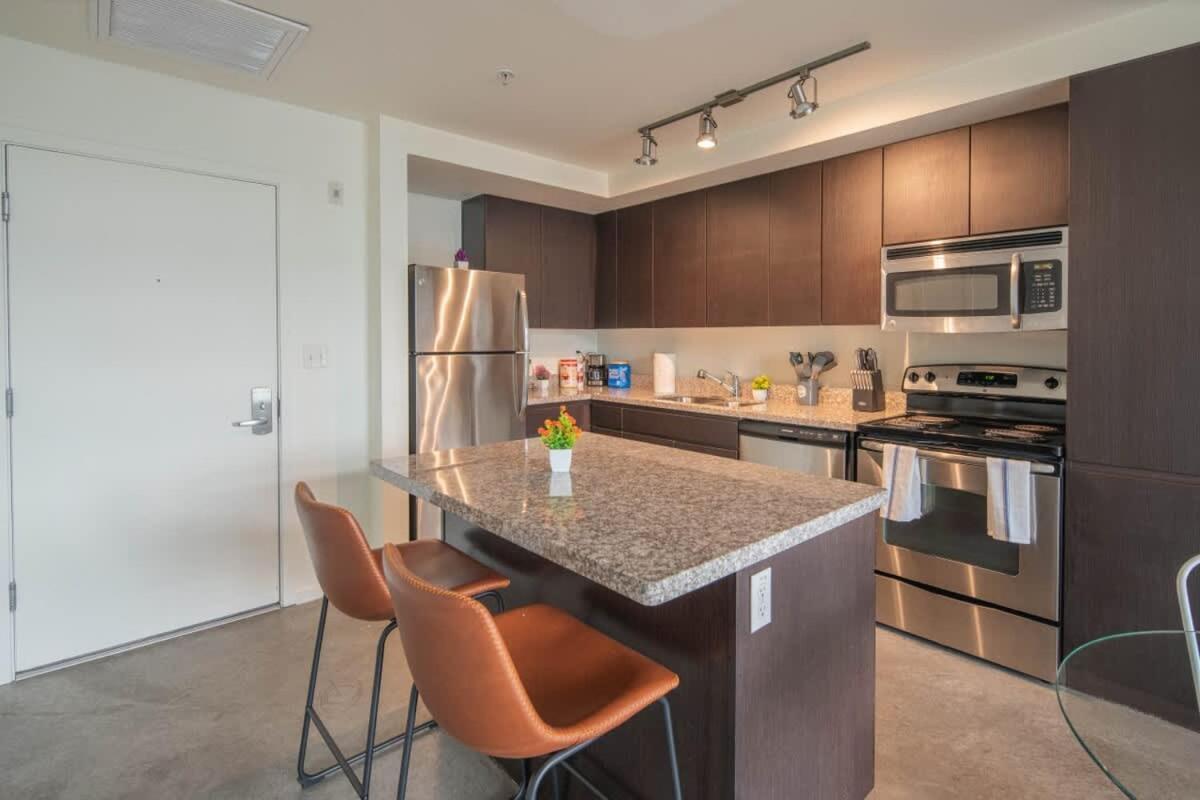 Stylish 1bd - Downtown - Gym, Pool, Parking Apartamento
