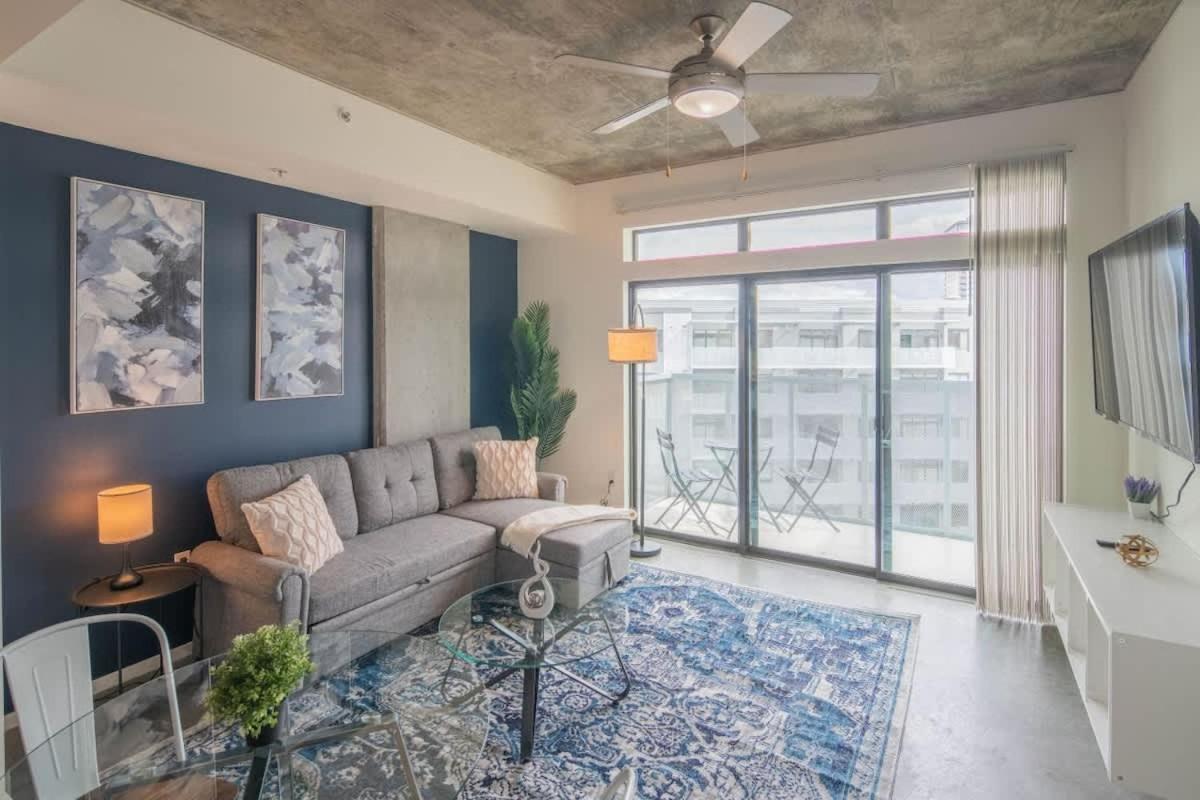 Stylish 1bd - Downtown - Gym, Pool, Parking