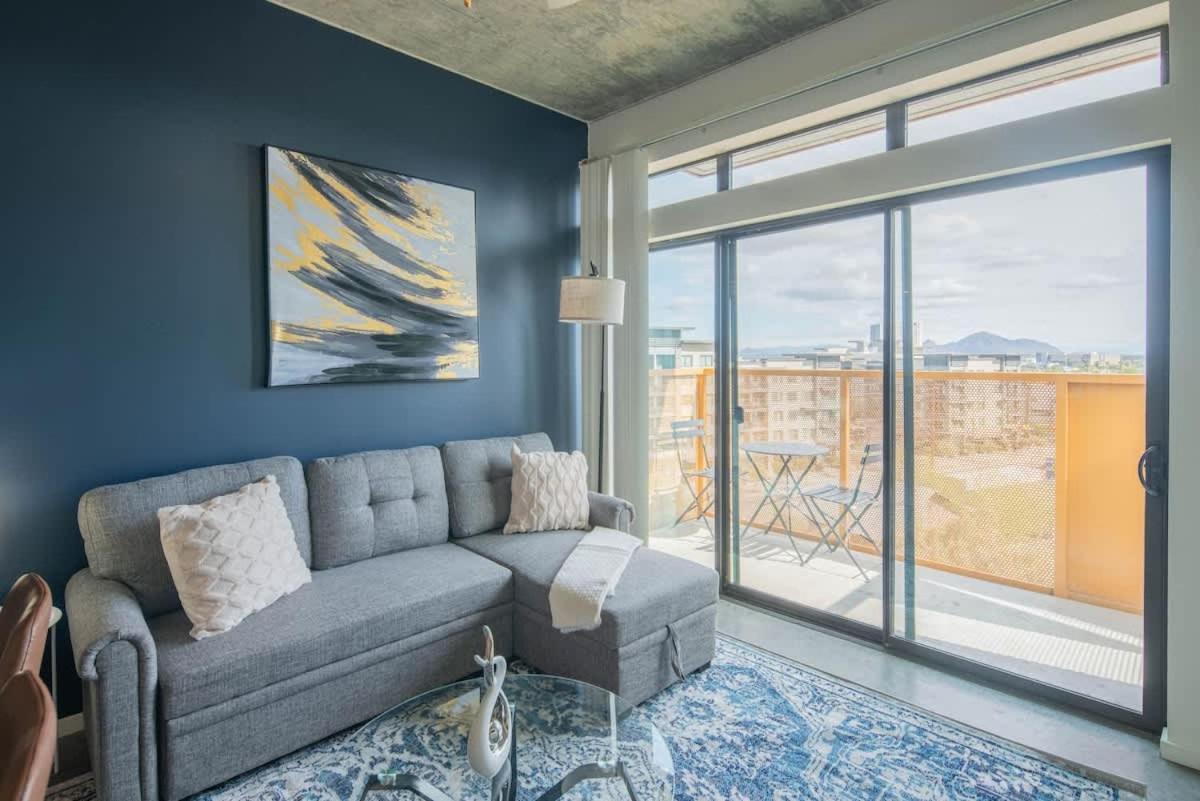 Striking 2bd - Cdt- Gym, Pool, Parking - Sleep8 Phoenix