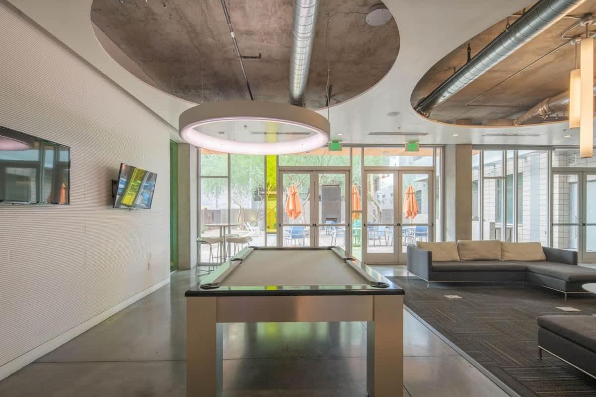 Alluring 2bd - Dt - Gym, Pool, Parking - Sleeps 8 Apartment Phoenix