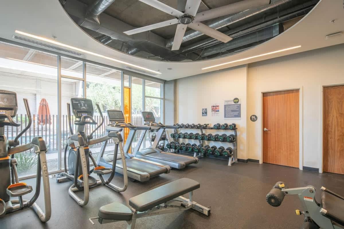Alluring 2bd - Dt - Gym, Pool, Parking - Sleeps 8 Phoenix