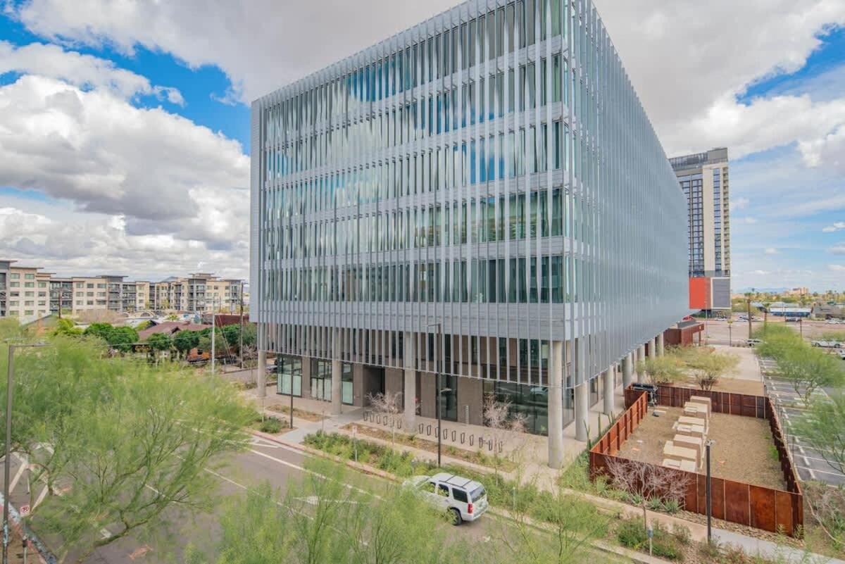 Apartment Alluring 2bd - Dt - Gym, Pool, Parking - Sleeps 8 Phoenix