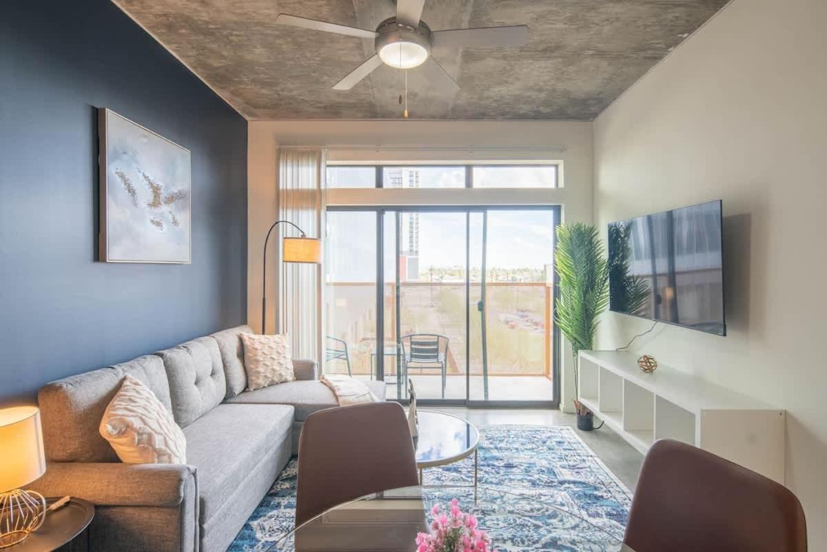 Apartment Alluring 2bd - Dt - Gym, Pool, Parking - Sleeps 8 Phoenix