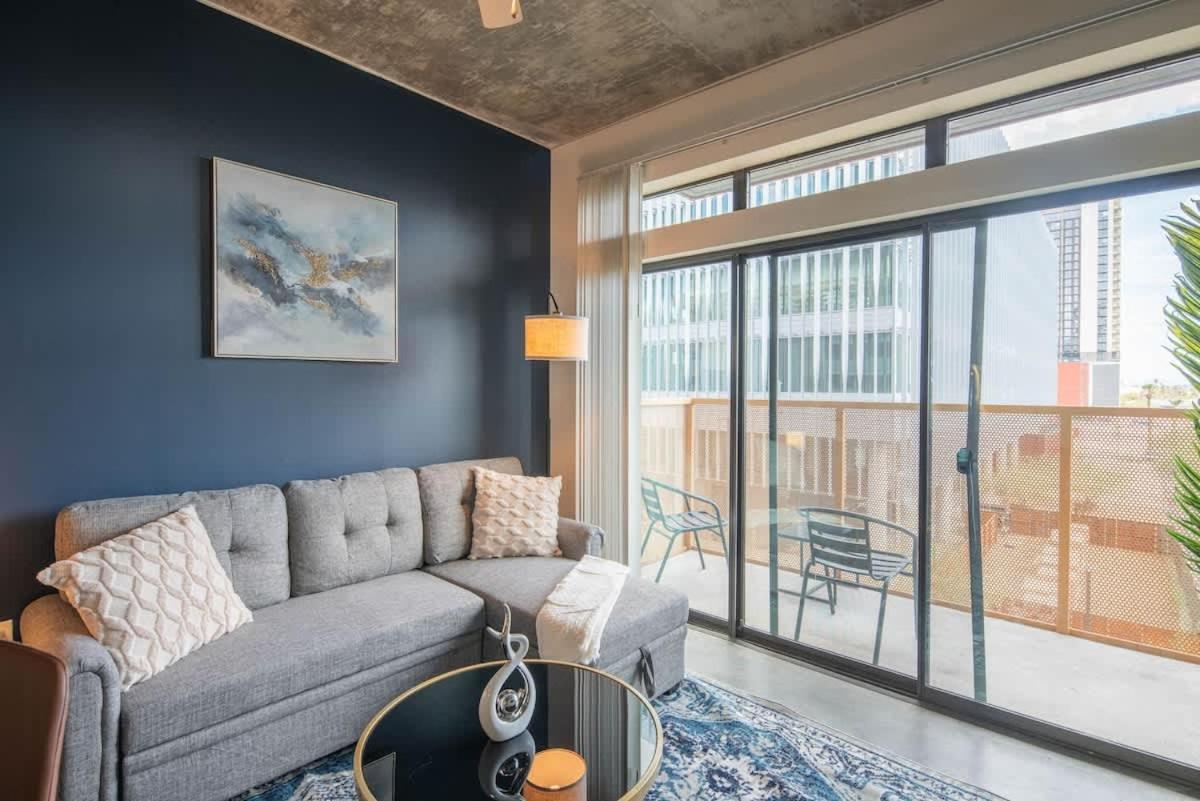 Apartment Alluring 2bd - Dt - Gym, Pool, Parking - Sleeps 8 Phoenix