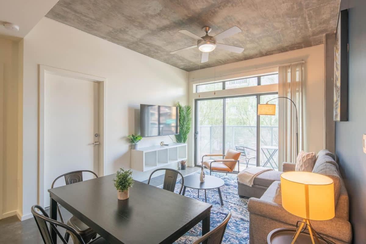 Modern 2bd - Cdt - Gym, Pool, Parking - Sleep 8 *