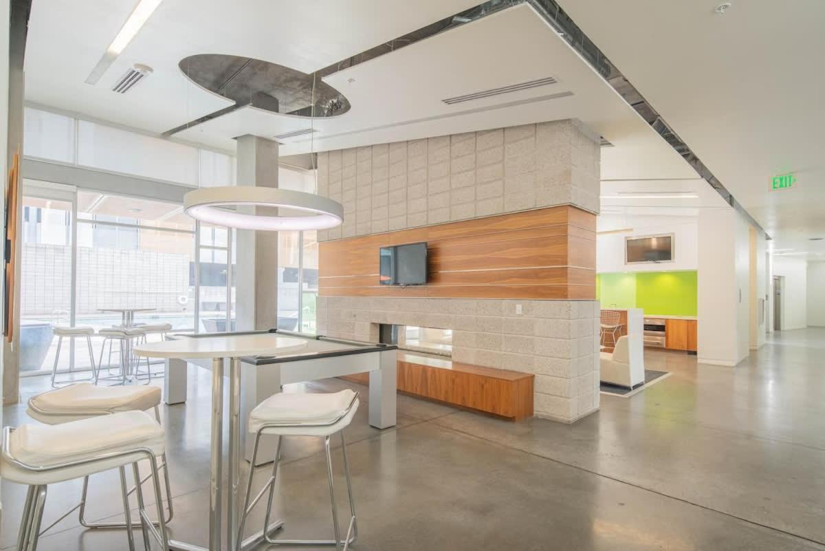 Apartment Modern 2bd - Cdt - Gym, Pool, Parking - Sleep 8
