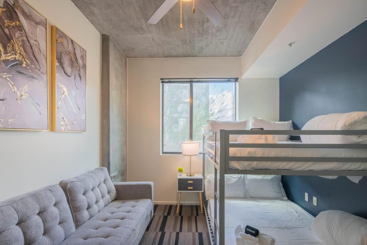 Modern 2bd - Cdt - Gym, Pool, Parking - Sleep 8 *