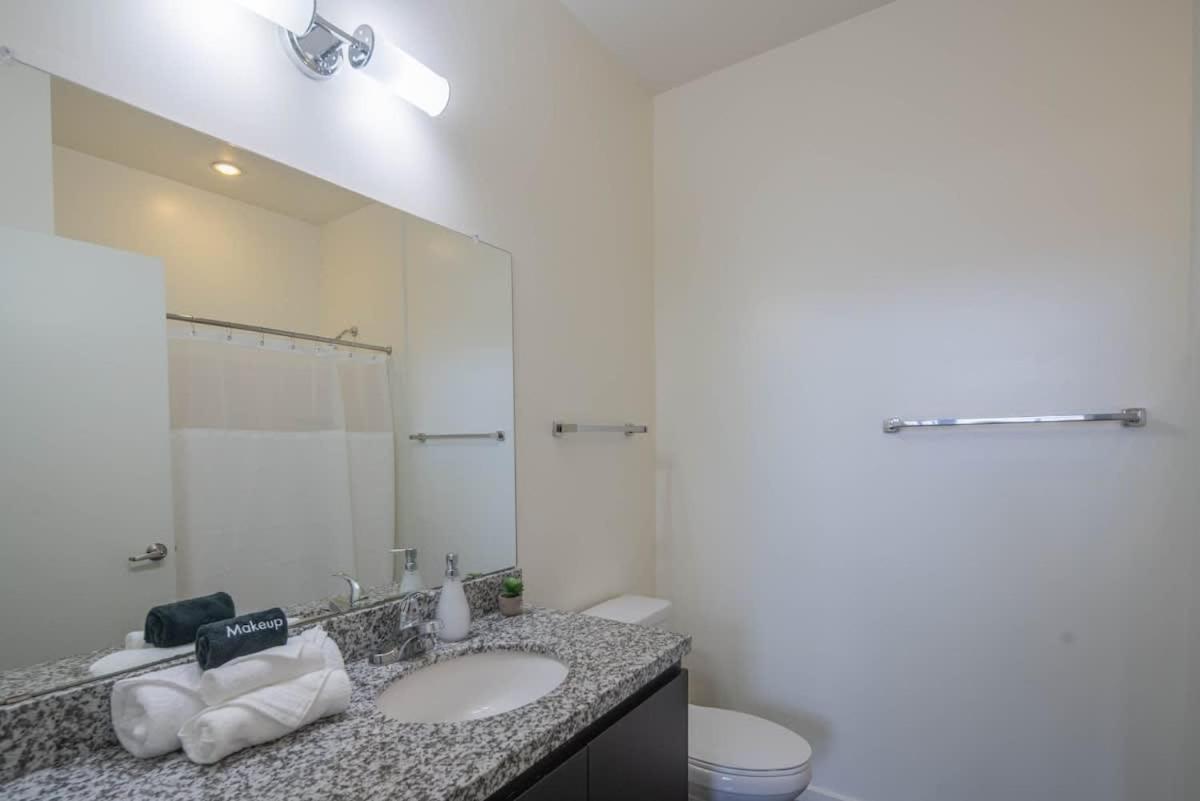 Cozy 2bd - Dt - Gym, Pool, Parking - Sleep 8 * Phoenix