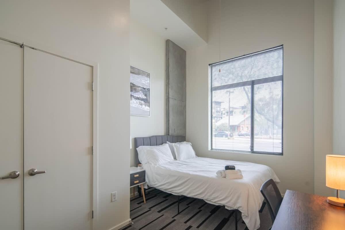 Cozy 2bd - Dt - Gym, Pool, Parking - Sleep 8 Apartamento