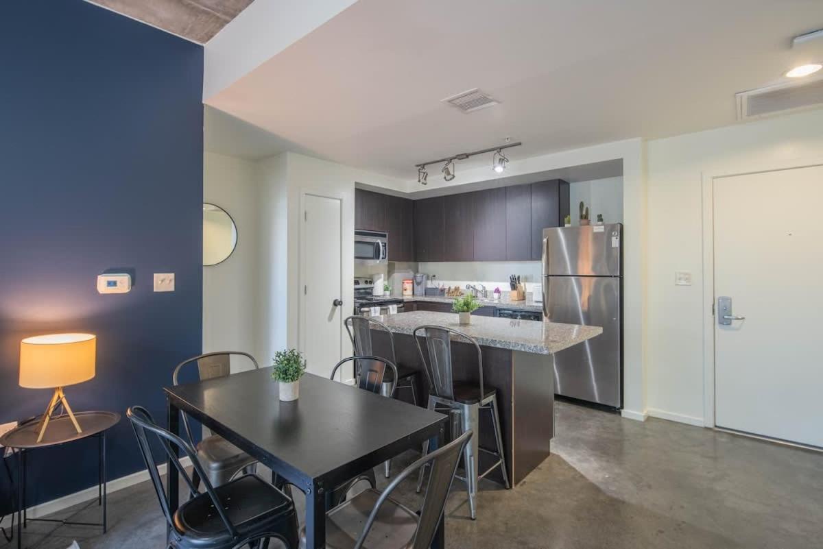 Modern 2bd - Cdt - Gym, Pool, Parking - Sleep 8 * Phoenix