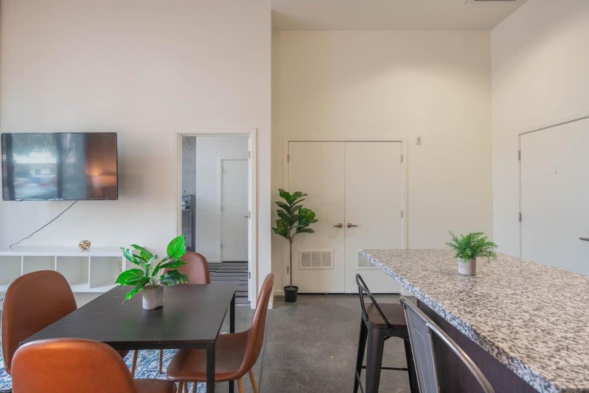 Cozy 2bd - Dt - Gym, Pool, Parking - Sleep 8 * Phoenix