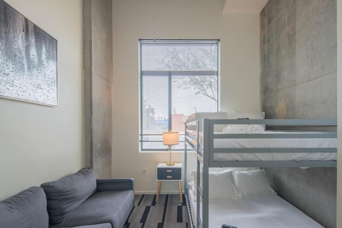 Cozy 2bd - Dt - Gym, Pool, Parking - Sleep 8 Apartamento
