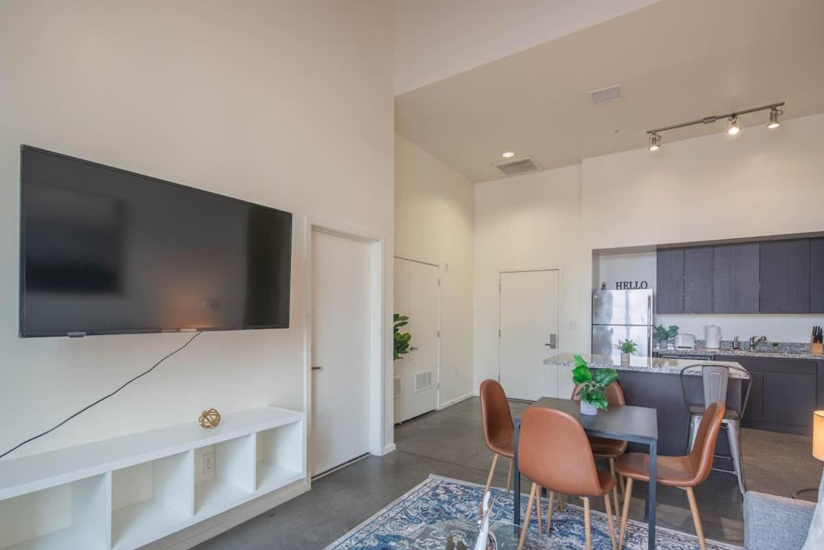 Apartamento Cozy 2bd - Dt - Gym, Pool, Parking - Sleep 8 *