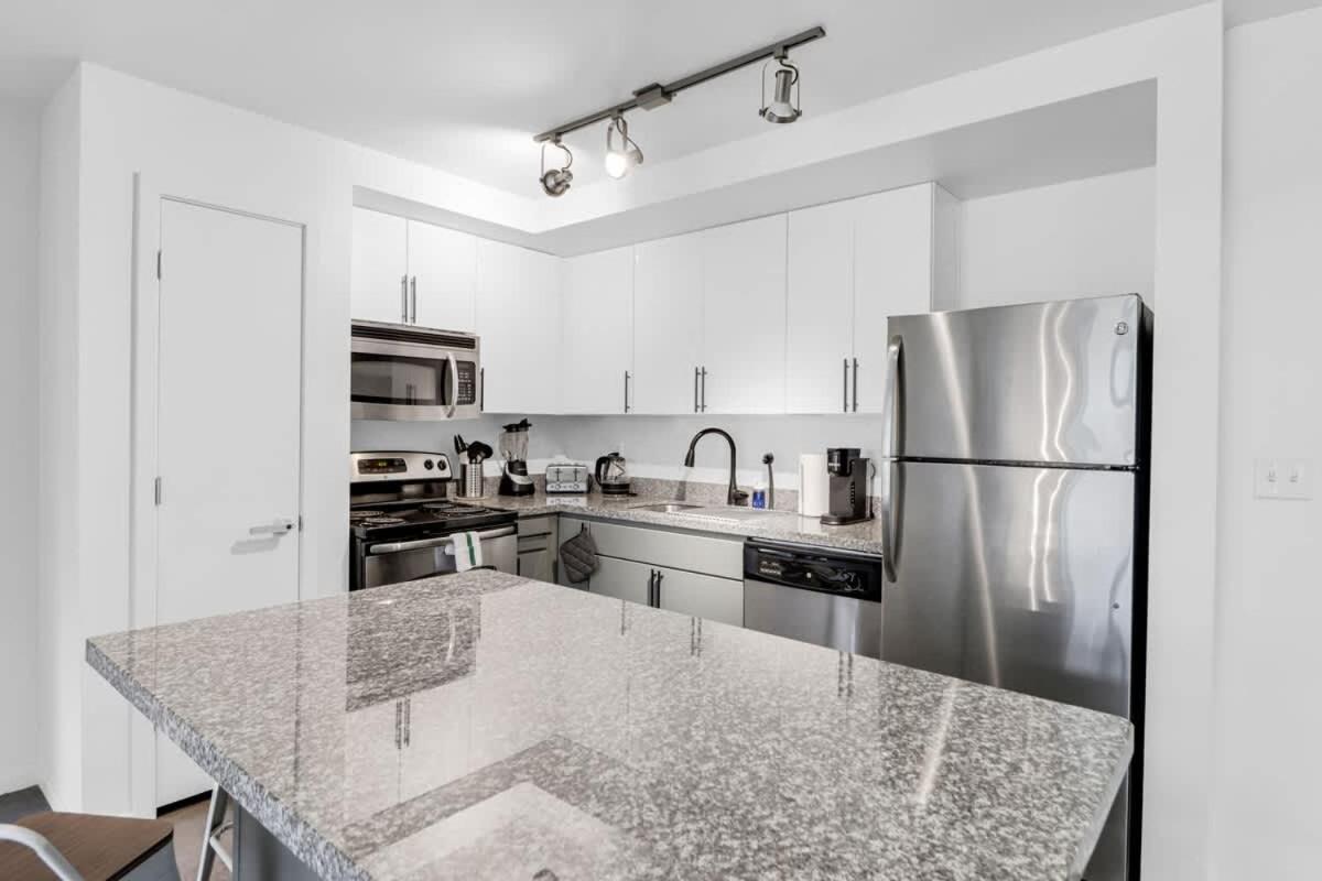 Centric 2br In Heart Of Dtphx Free Garage Parking Apartment Phoenix