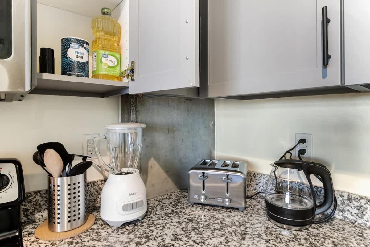 Centric 2br In Heart Of Dtphx Free Garage Parking Apartment *